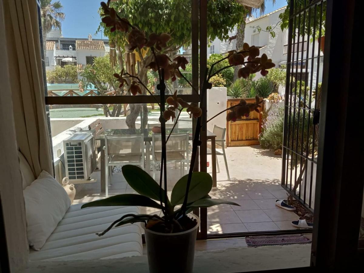 Villa Lagos A 25 Metros Del Mar Roquetas de Mar Bagian luar foto