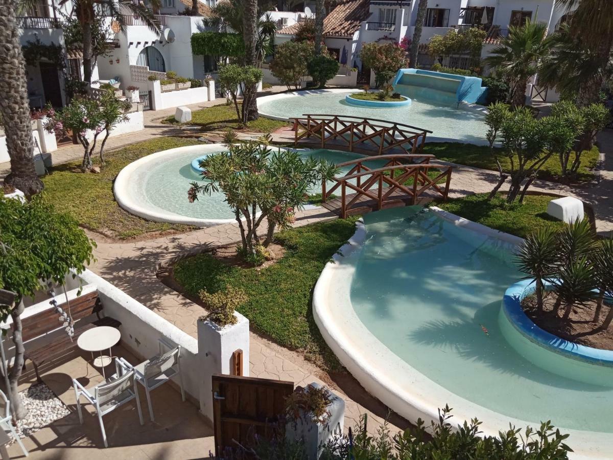 Villa Lagos A 25 Metros Del Mar Roquetas de Mar Bagian luar foto